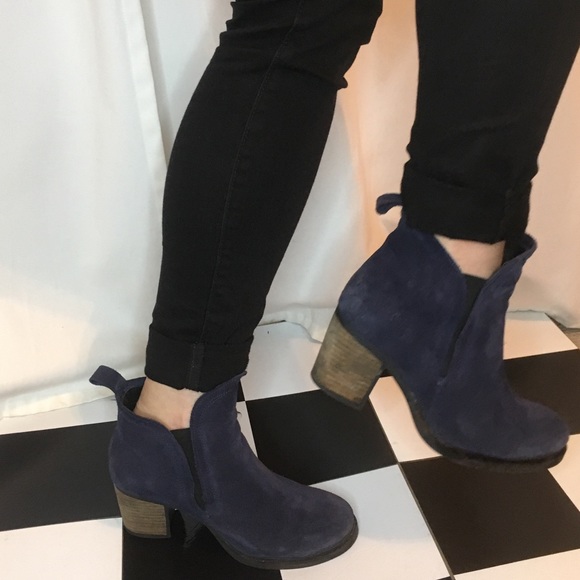 All Season BLUE SUEDE SHOES! Water resistant. - Picture 4 of 12